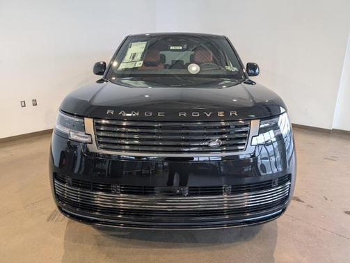 2025 Land Rover Range Rover P615 SV