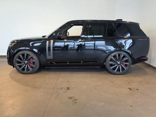 2025 Land Rover Range Rover P615 SV