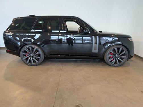 2025 Land Rover Range Rover P615 SV