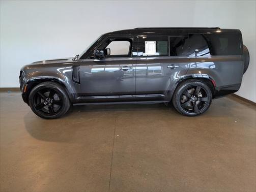 2023 Land Rover Defender 130 X-Dynamic SE