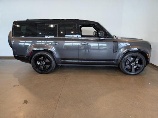 2023 Land Rover Defender 130 X-Dynamic SE