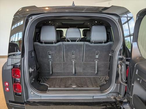 2023 Land Rover Defender 130 X-Dynamic SE