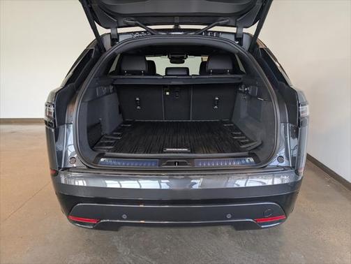 2026 Land Rover Range Rover Velar P250 SE R-Dynamic