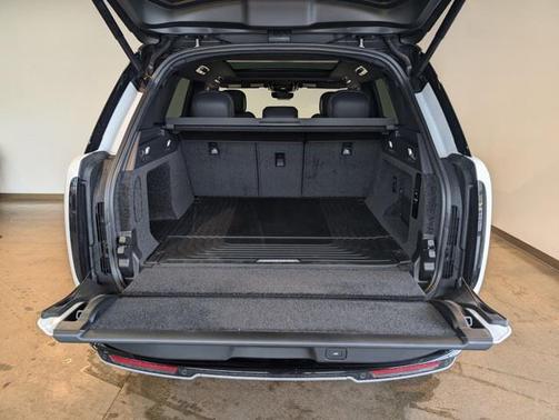 2025 Land Rover Range Rover P550e SE