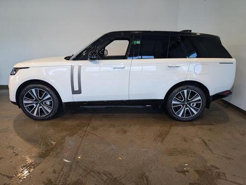 2025 Land Rover Range Rover P550e SE