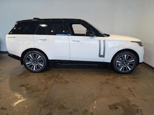 2025 Land Rover Range Rover P550e SE
