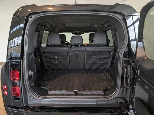 2025 Land Rover Defender 110 P400 X-Dynamic SE