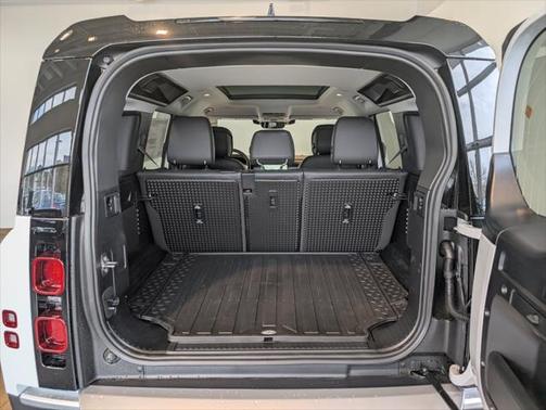 2025 Land Rover Defender 110 P300