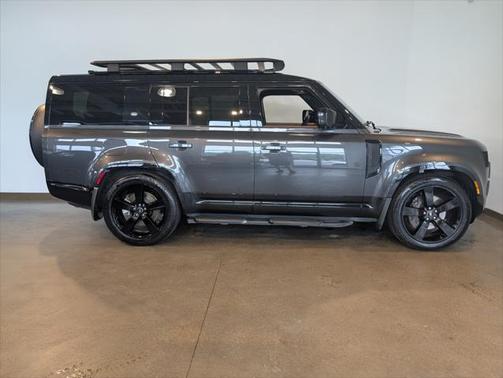 2024 Land Rover Defender 130 P400 X-Dynamic SE