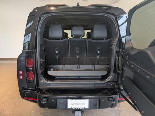2024 Land Rover Defender 130 P400 X-Dynamic SE