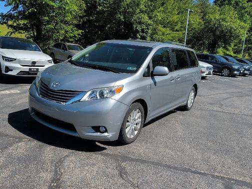 Silver Sky Metallic 2016 Toyota Sienna XLE