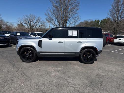 Hakuba Silver Metallic 2024 Land Rover Defender 110 P500 SE