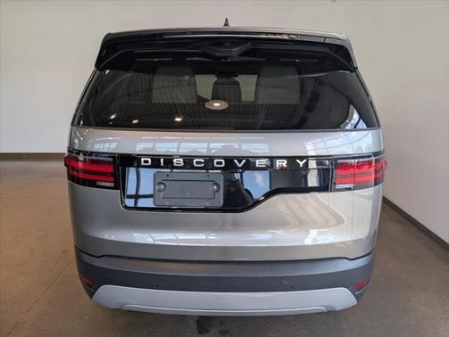 2024 Land Rover Discovery P300 S
