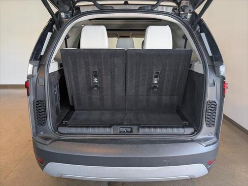 2024 Land Rover Discovery P300 S