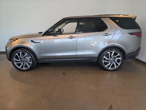 2024 Land Rover Discovery P300 S