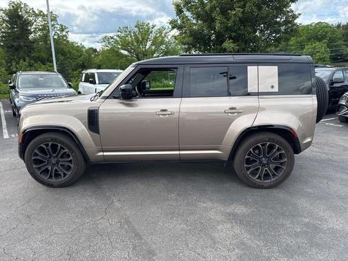 Petra Copper Premium Met 2025 Land Rover Defender P635 OCTA