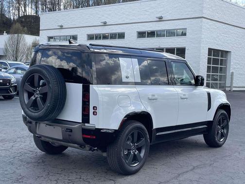 2024 Land Rover Defender 110 P400 X-Dynamic SE