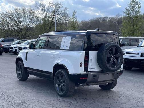 2024 Land Rover Defender 110 P400 X-Dynamic SE