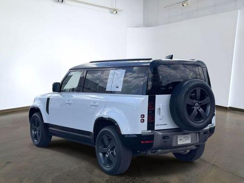 Fuji White 2024 Land Rover Defender 110 P400 X-Dynamic SE