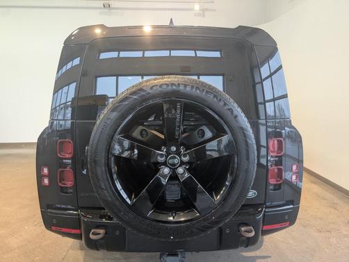 2023 Land Rover Defender 130 X-Dynamic SE
