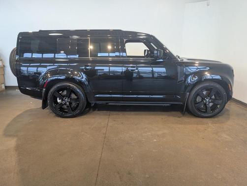 2023 Land Rover Defender 130 X-Dynamic SE