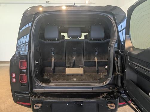 2023 Land Rover Defender 130 X-Dynamic SE