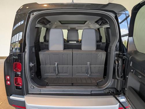 2025 Land Rover Defender 110 P400 S