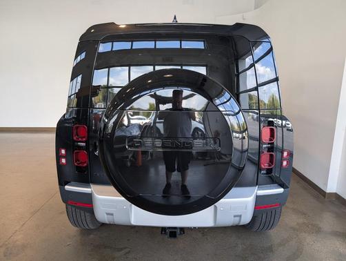 2025 Land Rover Defender 110 P400 S