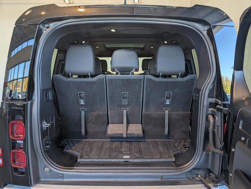 2023 Land Rover Defender 130 SE