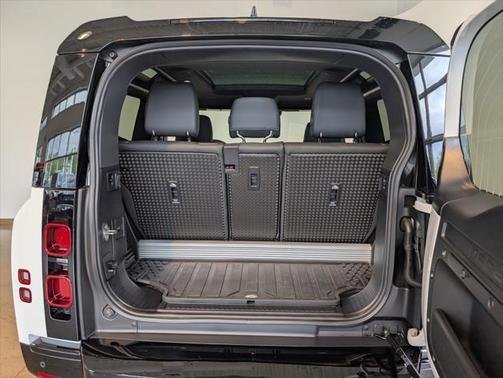 2025 Land Rover Defender 90 P400 X-Dynamic SE