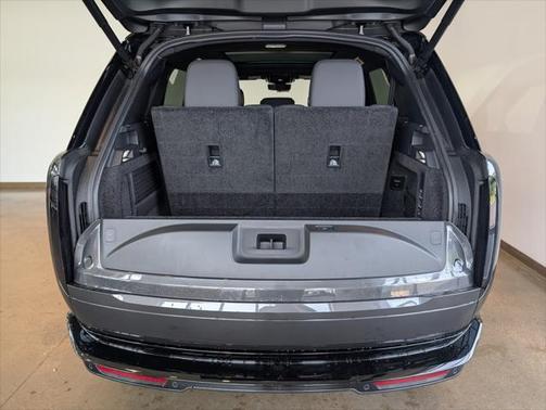 2025 Land Rover Range Rover P530 SE 7 Seat