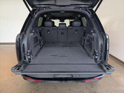 2025 Land Rover Range Rover P530 SE 7 Seat