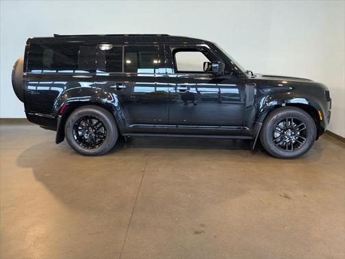 2025 Land Rover Defender 130 P400 X-Dynamic SE