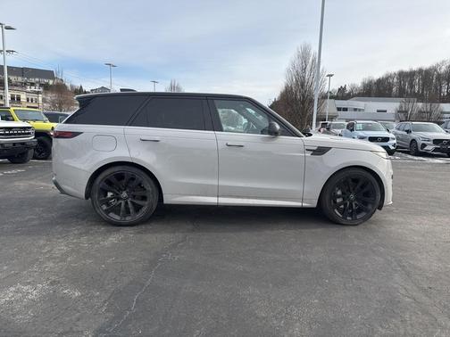 2025 Land Rover Range Rover Sport SE
