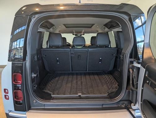 2024 Land Rover Defender 110 P500 SE