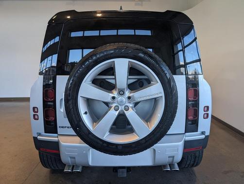2024 Land Rover Defender 110 P500 SE