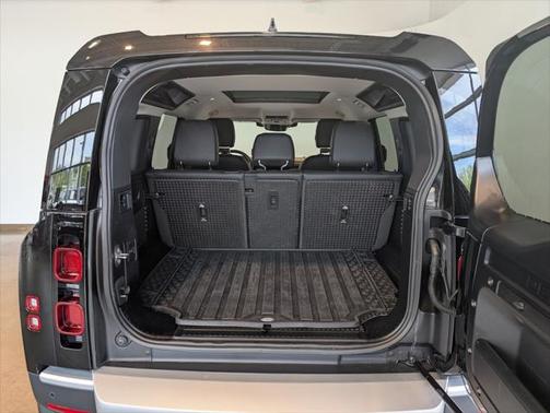 2024 Land Rover Defender 110 P300