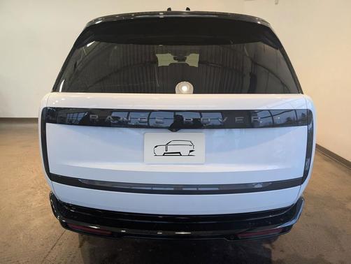 Fuji White 2026 Land Rover Range Rover P400 SE 7 Seat