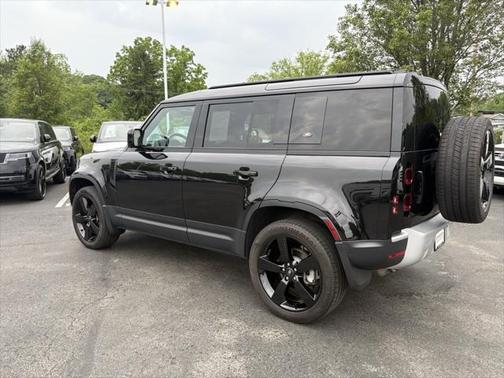 2024 Land Rover Defender 110 P300