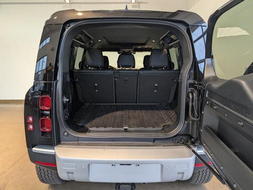2025 Land Rover Defender 110 P400 S