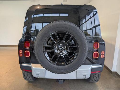 2025 Land Rover Defender 110 P400 S