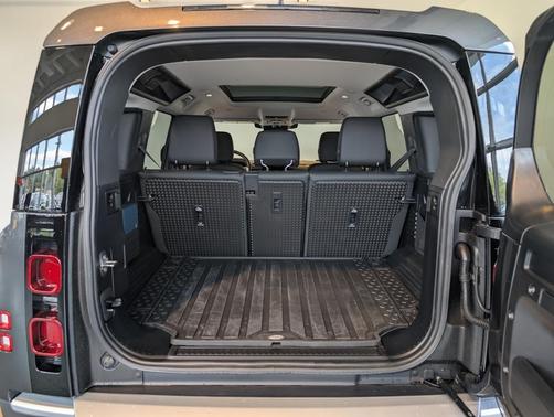 2025 Land Rover Defender 110 P300