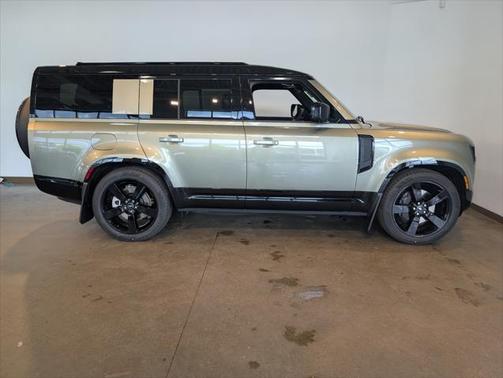 2025 Land Rover Defender 130 P400 X-Dynamic SE