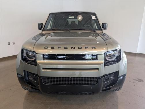 2025 Land Rover Defender 130 P400 X-Dynamic SE