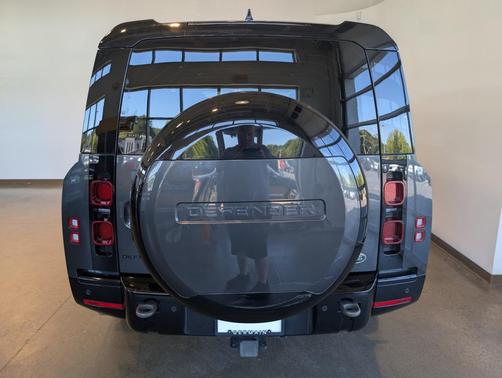 2023 Land Rover Defender 130 X-Dynamic SE