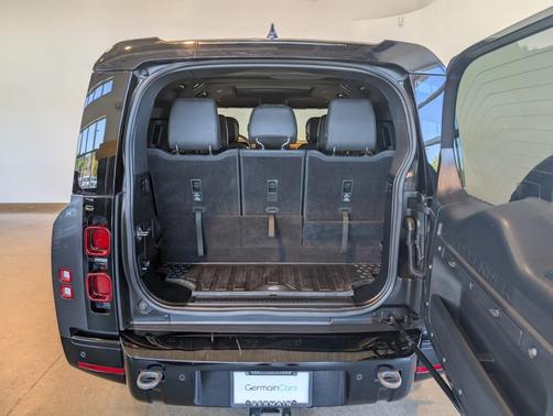 2023 Land Rover Defender 130 X-Dynamic SE