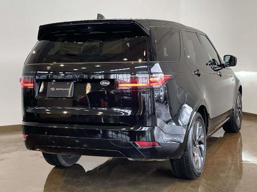 Santorini Black Metallic 2023 Land Rover Discovery P300 S R-Dynamic