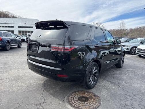 2023 Land Rover Discovery P300 S R-Dynamic