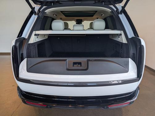 2025 Land Rover Range Rover P400 SE
