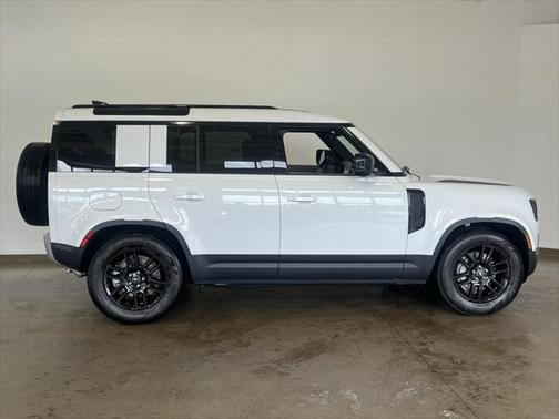 2025 Land Rover Defender 110 P300